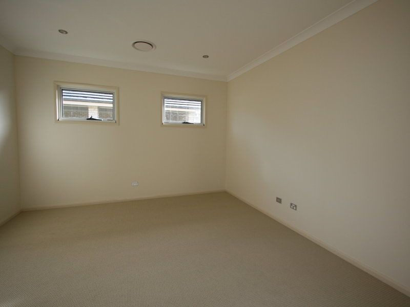 11 Flame Tree Crescent, Maudsland QLD 4210