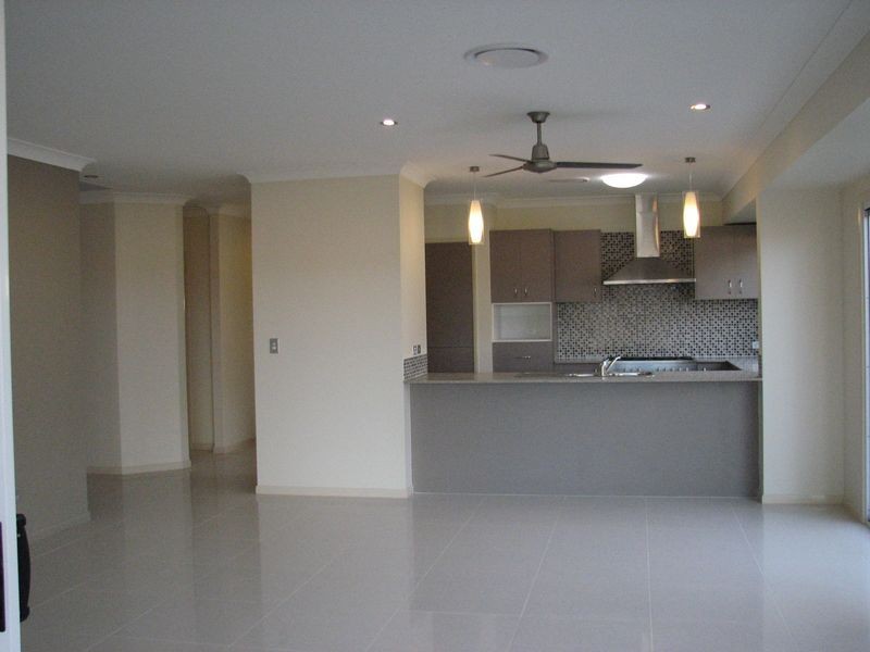 11 Flame Tree Crescent, Maudsland QLD 4210