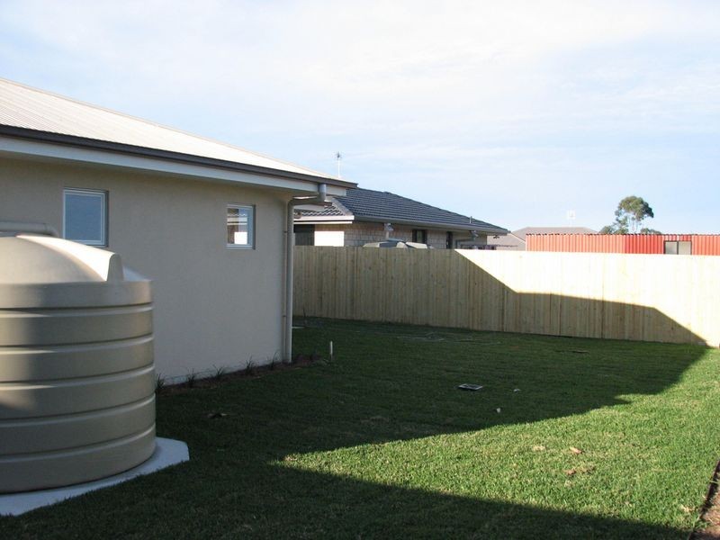 11 Flame Tree Crescent, Maudsland QLD 4210