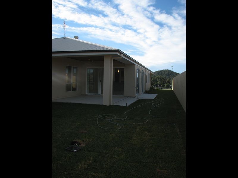 11 Flame Tree Crescent, Maudsland QLD 4210