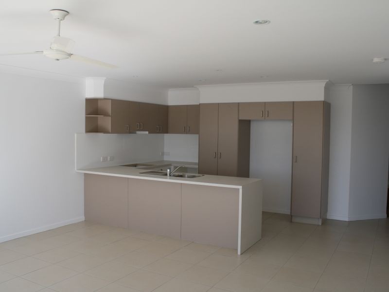 2/32 Aldgate Street, Pacific Pines QLD 4211