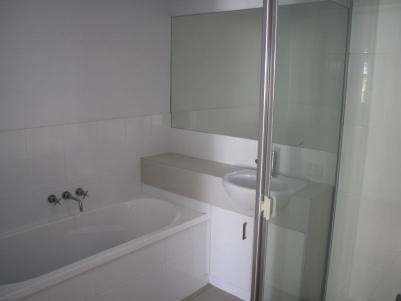 2/32 Aldgate Street, Pacific Pines QLD 4211