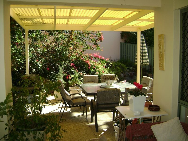 18 Howland Circuit, Pacific Pines QLD 4211