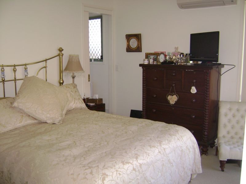 18 Howland Circuit, Pacific Pines QLD 4211