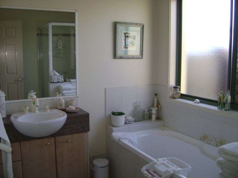 18 Howland Circuit, Pacific Pines QLD 4211