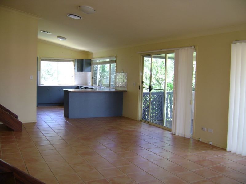 19 Henderson Rise, Pacific Pines QLD 4211