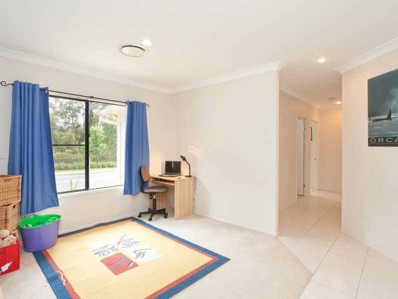 32 Roberts Drive, Pacific Pines QLD 4211