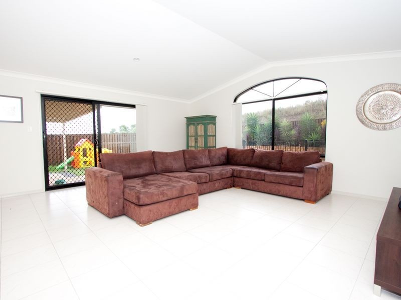 49 Bowley Street, Pacific Pines QLD 4211