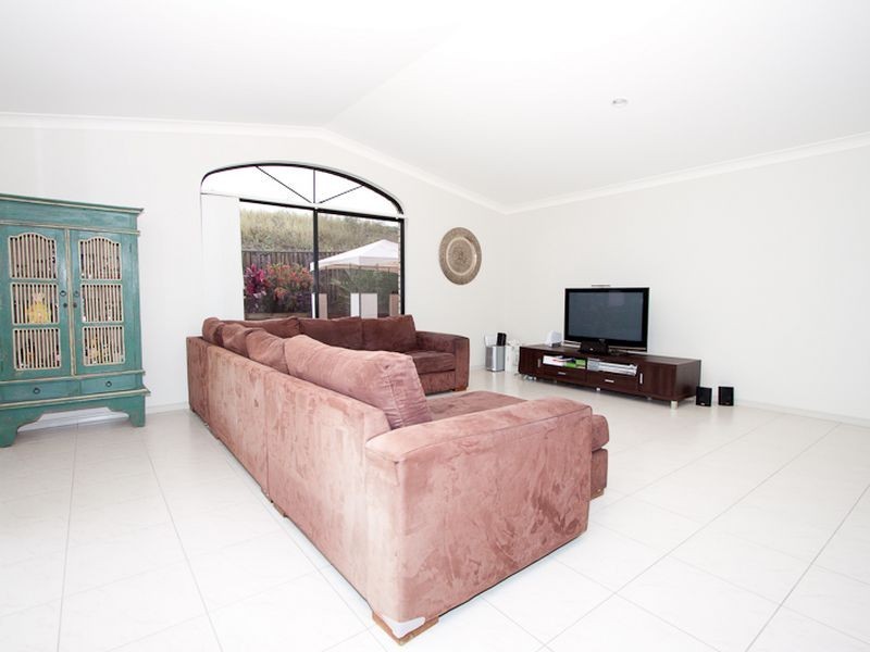 49 Bowley Street, Pacific Pines QLD 4211