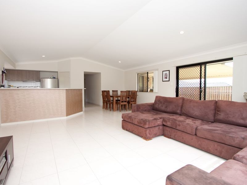 49 Bowley Street, Pacific Pines QLD 4211