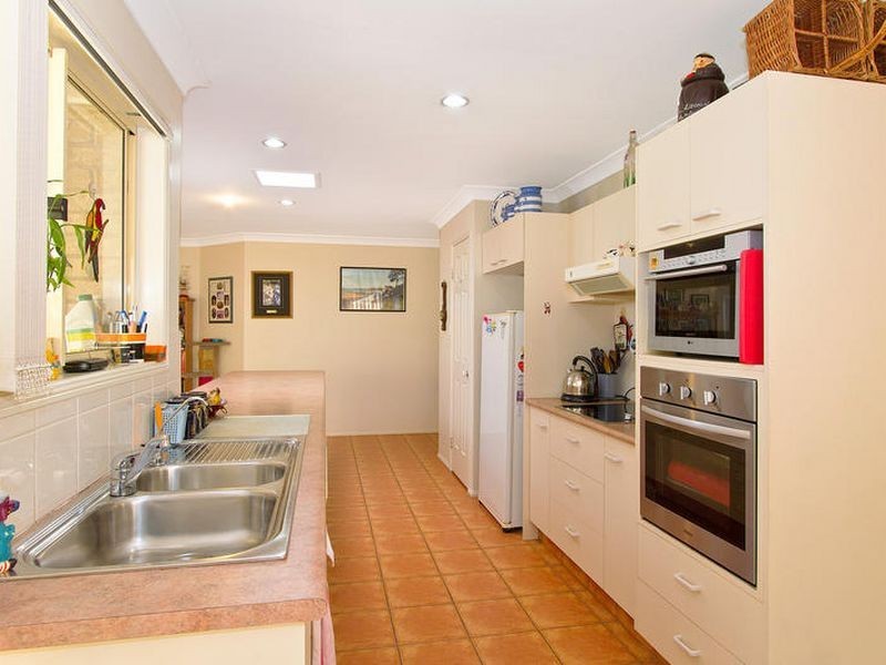 17 Howland Circuit, Pacific Pines QLD 4211