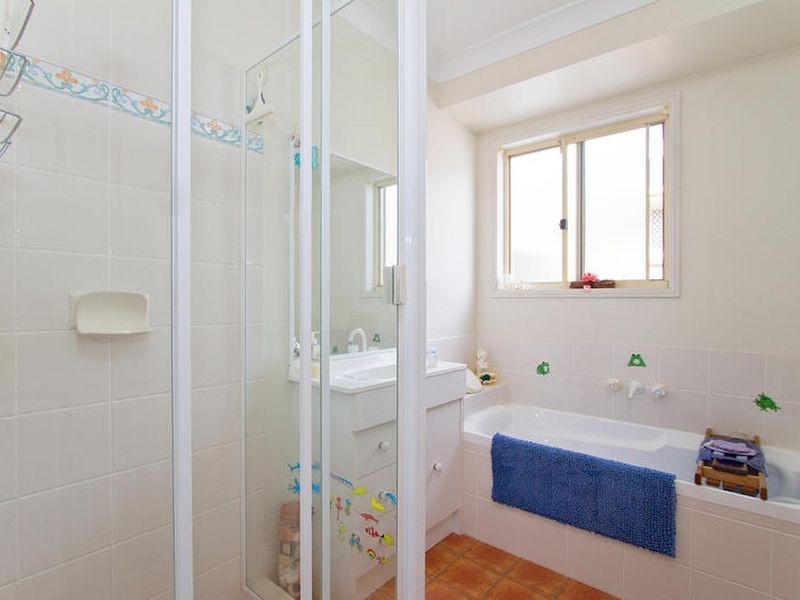 17 Howland Circuit, Pacific Pines QLD 4211