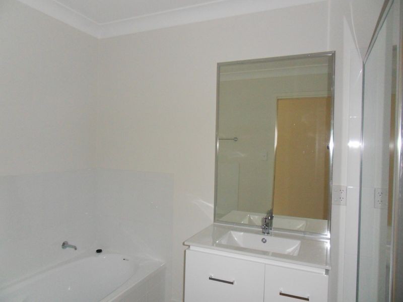 1/30 Aldgate Crescent, Pacific Pines QLD 4211