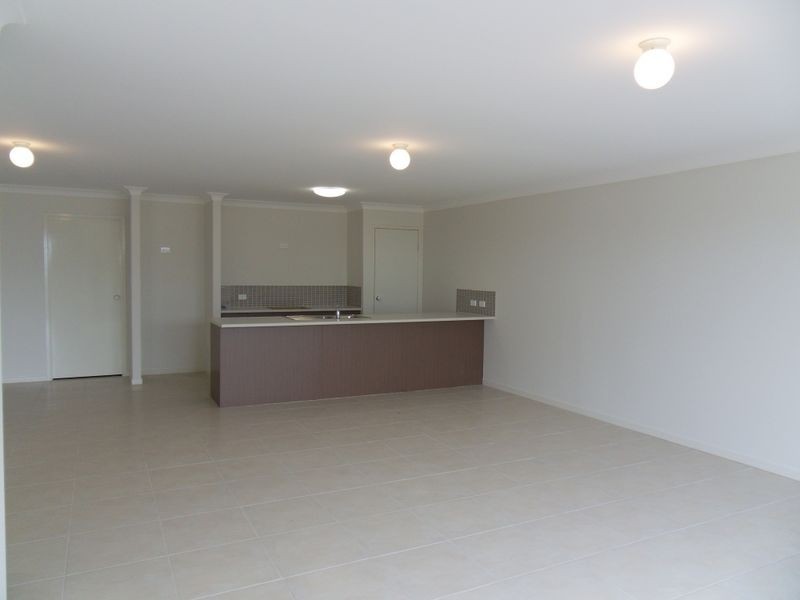 2/30 Aldgate Crescent, Pacific Pines QLD 4211