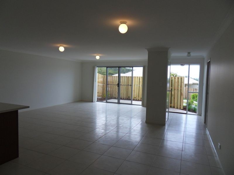 2/30 Aldgate Crescent, Pacific Pines QLD 4211