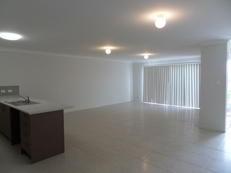 2/30 Aldgate Crescent, Pacific Pines QLD 4211