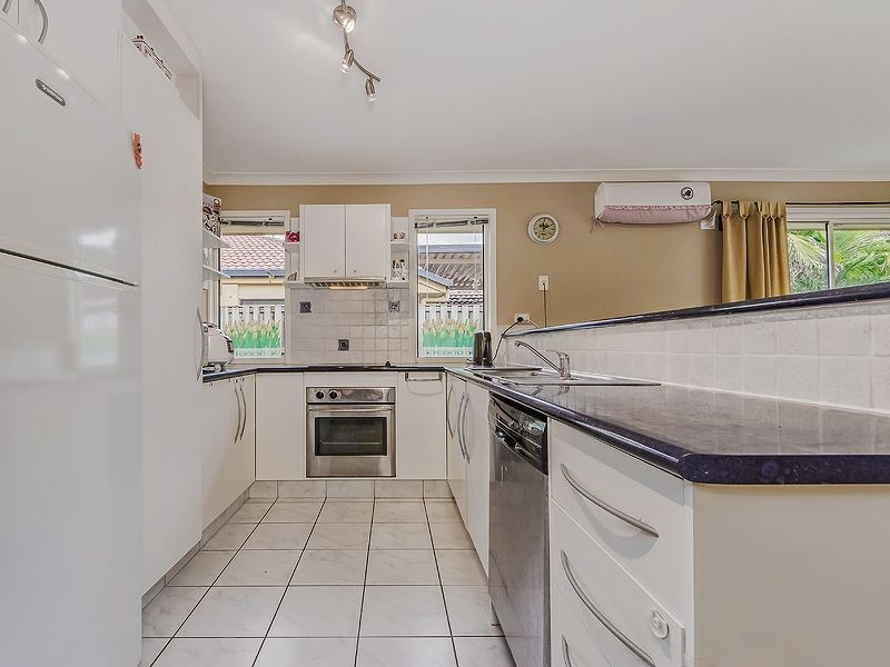 1 Lou Place, Pacific Pines QLD 4211