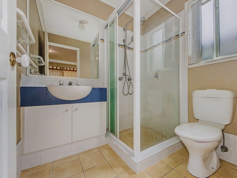 1 Lou Place, Pacific Pines QLD 4211