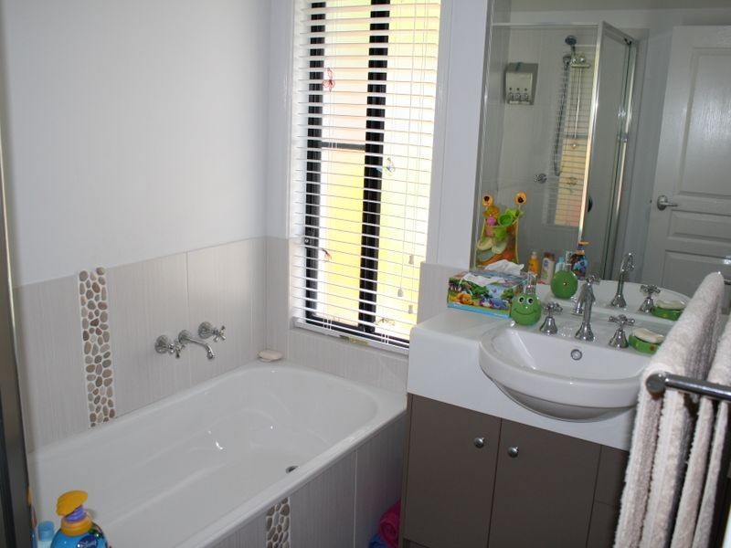11 Brunswick Street, Pacific Pines QLD 4211