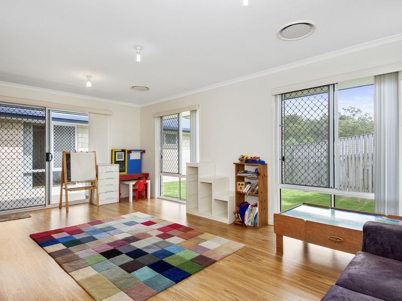 39 Barradeen Circuit, Pacific Pines QLD 4211