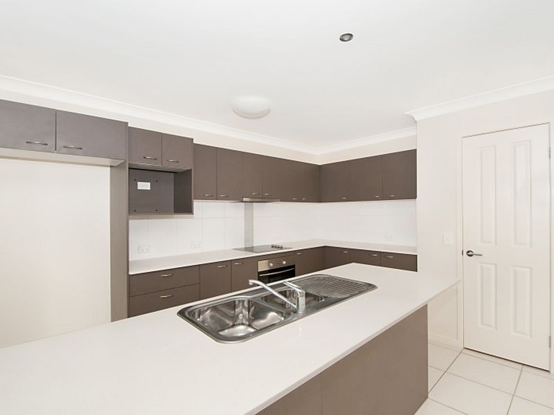 12 Willunga Street, Pacific Pines QLD 4211