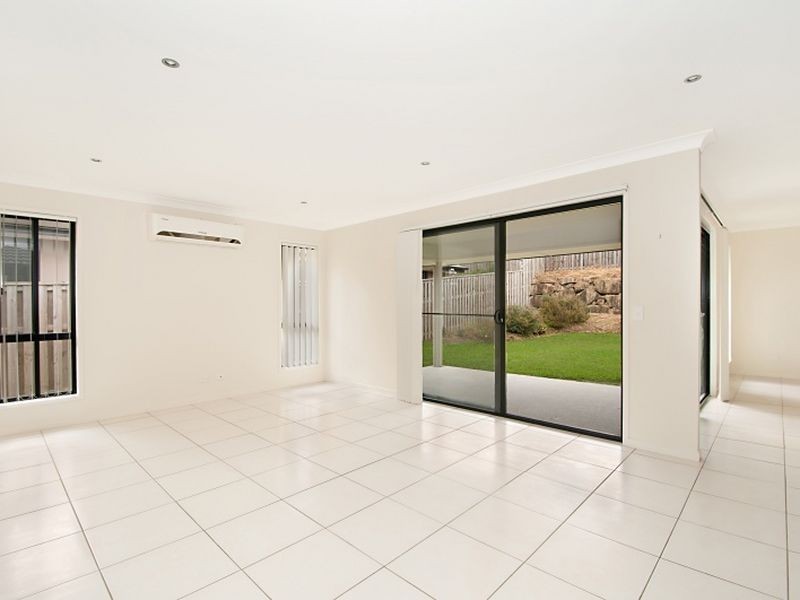 12 Willunga Street, Pacific Pines QLD 4211