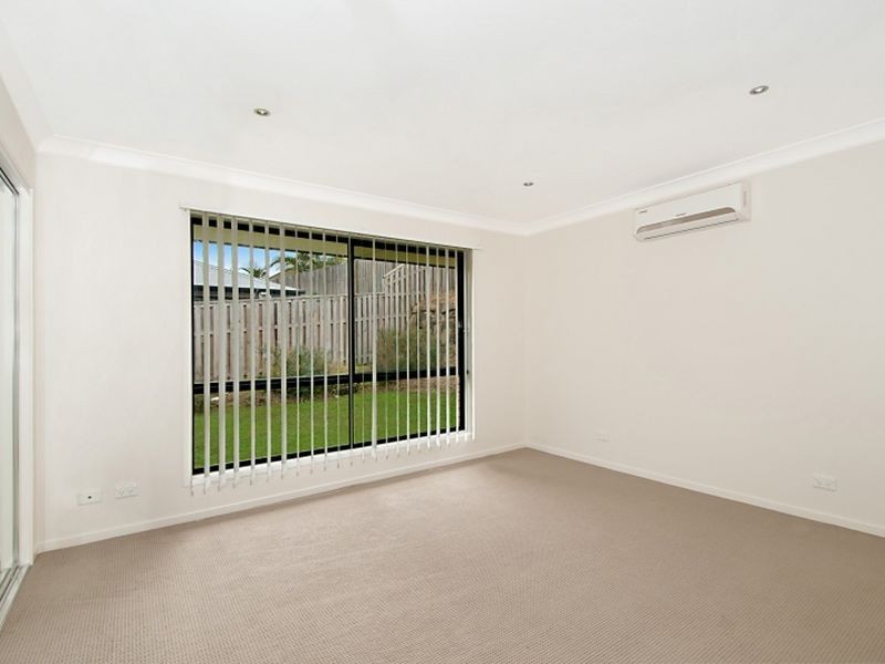 12 Willunga Street, Pacific Pines QLD 4211