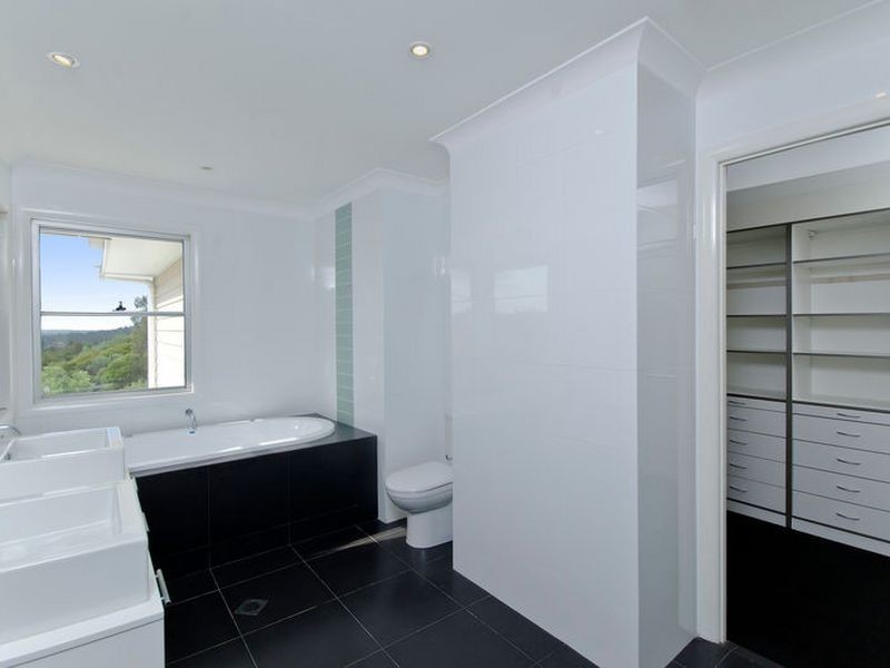 3 Rapa Court, Pacific Pines QLD 4211