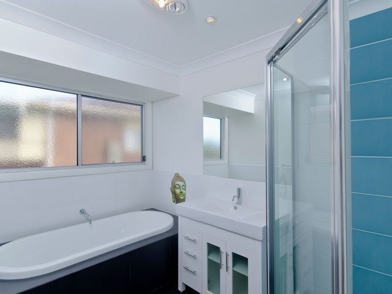 3 Rapa Court, Pacific Pines QLD 4211