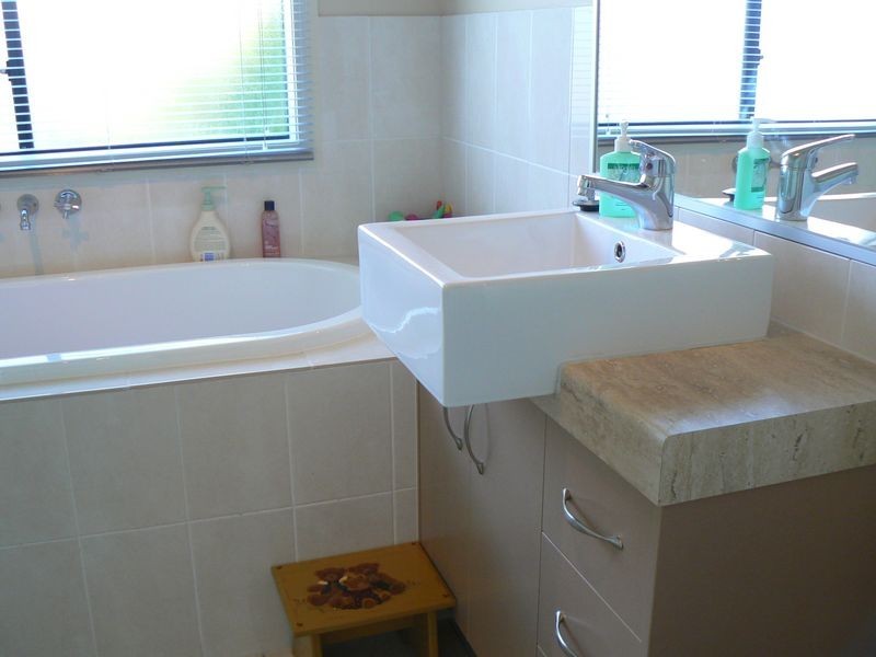 22 Angourie Crescent, Pacific Pines QLD 4211