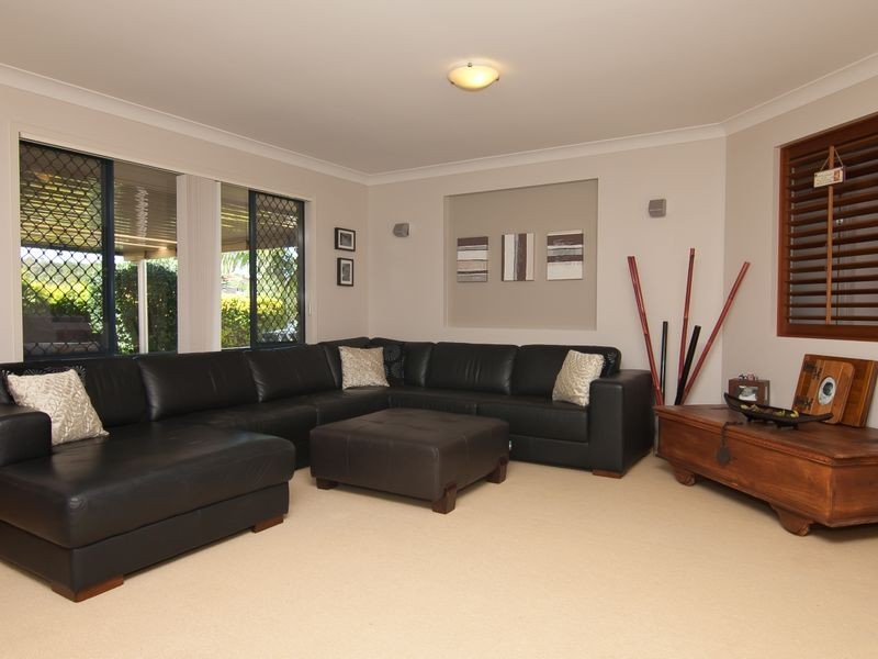 10 Palm Street, Pacific Pines QLD 4211