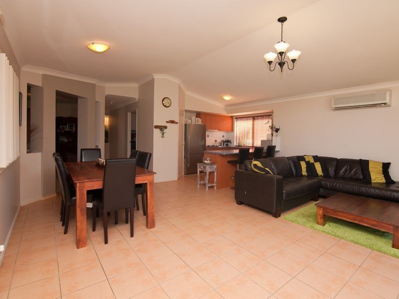 10 Palm Street, Pacific Pines QLD 4211