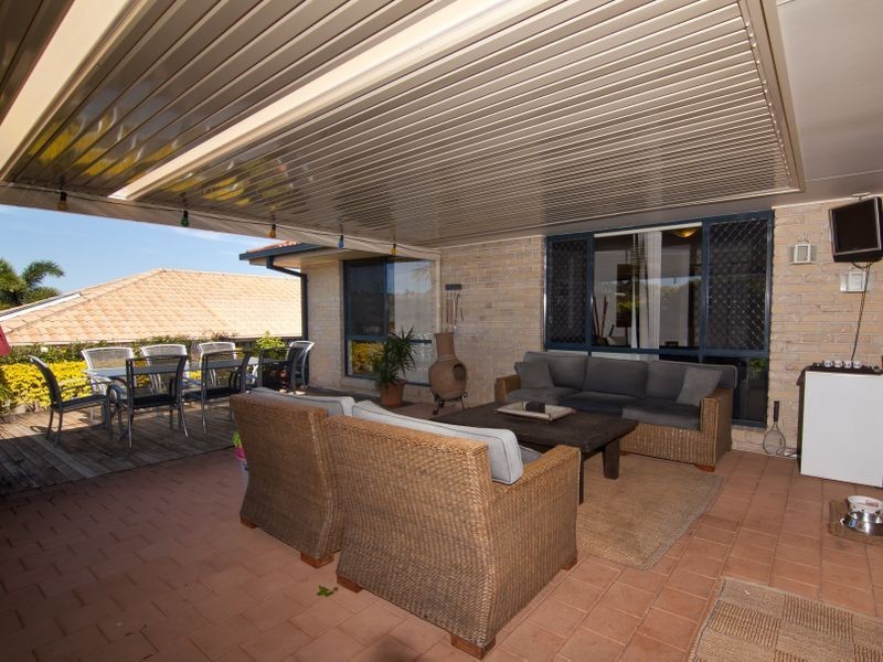 10 Palm Street, Pacific Pines QLD 4211