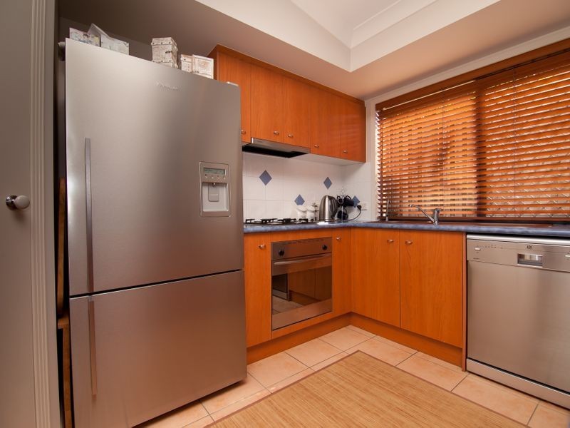 10 Palm Street, Pacific Pines QLD 4211