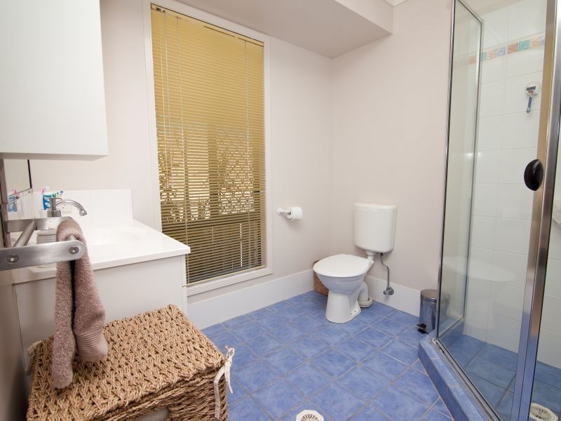 10 Palm Street, Pacific Pines QLD 4211