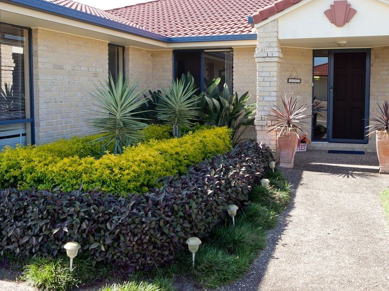 10 Palm Street, Pacific Pines QLD 4211