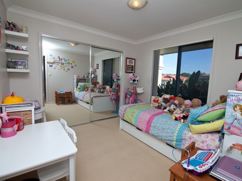 10 Palm Street, Pacific Pines QLD 4211