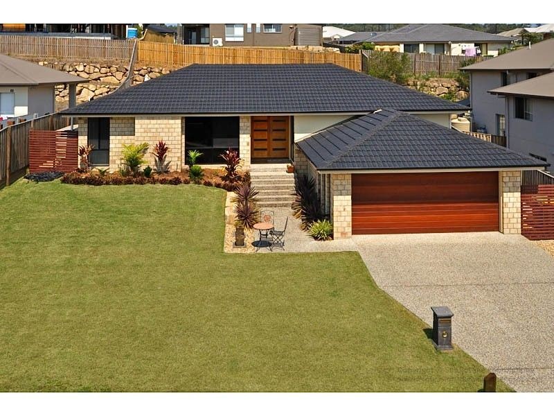 3 Tooma Place, Pacific Pines QLD 4211