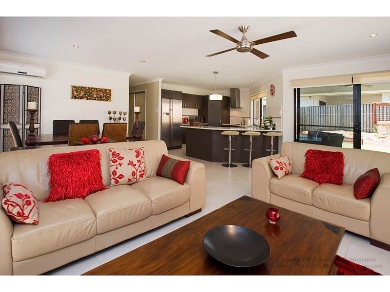 3 Tooma Place, Pacific Pines QLD 4211