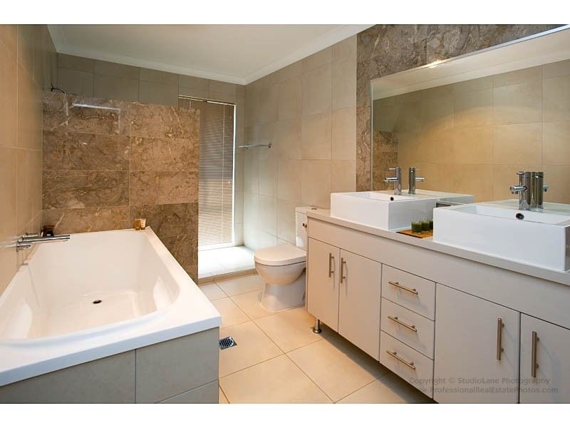 3 Tooma Place, Pacific Pines QLD 4211