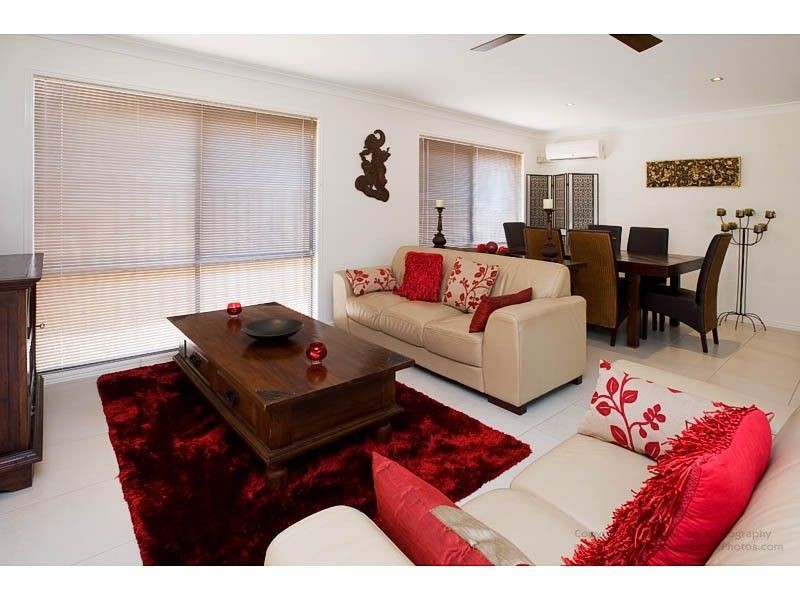 3 Tooma Place, Pacific Pines QLD 4211