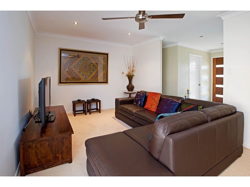 3 Tooma Place, Pacific Pines QLD 4211