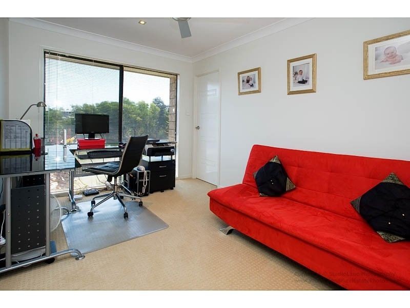 3 Tooma Place, Pacific Pines QLD 4211