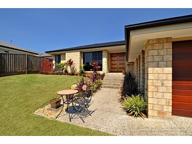 3 Tooma Place, Pacific Pines QLD 4211