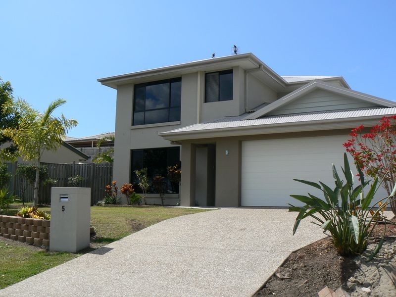 1/5 Lennox Street, Pacific Pines QLD 4211