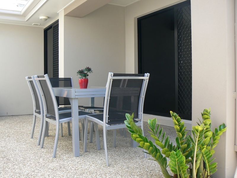 1/5 Lennox Street, Pacific Pines QLD 4211
