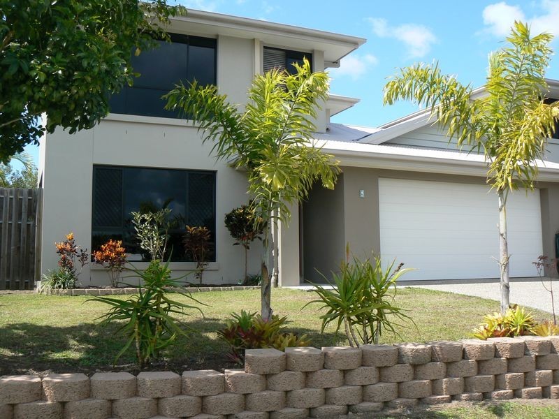 1/5 Lennox Street, Pacific Pines QLD 4211