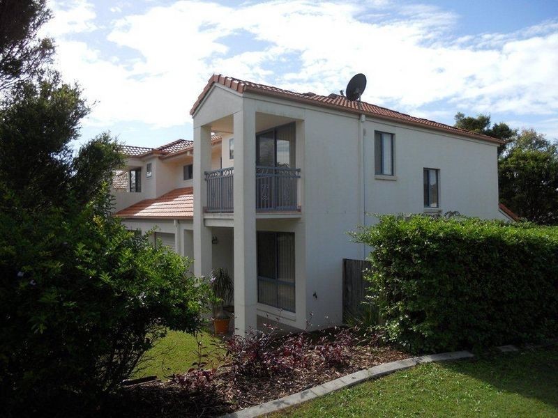 11/2 Studio Drive, Pacific Pines QLD 4211