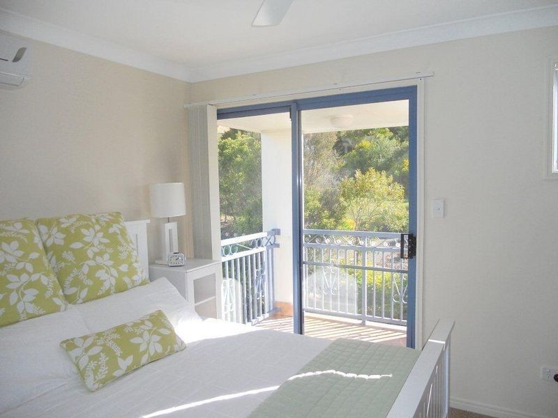 11/2 Studio Drive, Pacific Pines QLD 4211