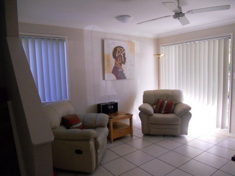 11/2 Studio Drive, Pacific Pines QLD 4211